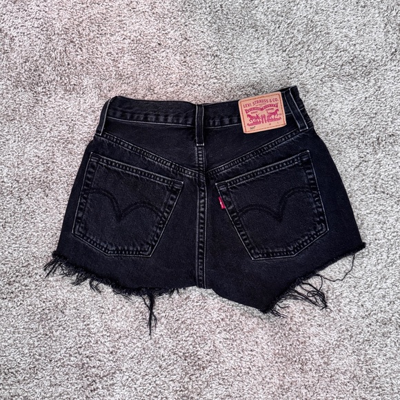 Levi’s 501 Shorts - Picture 2 of 2